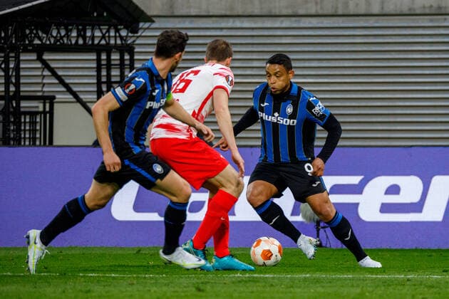 Leipzig, Deutschland 07. April 2022: Europa League - 2021 2022 - RB Leipzig vs. Bergamo v. li. im Zweikampf Zweikampf Lukas Klostermann (RB Leipzig) und Luis Muriel (Atalanta Bergamo) Red Bull Stadion Sachsen Copyright: xFotostandx xMatybax