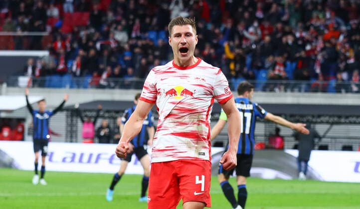 RB Leipzig - Bergamo 07.04.2022 Leipzig, 07.04.2022, Red Bull Arena, Fussball, UEFA Europa League, Viertelfinale , RB Leipzig (GER) vs. Atalanta Bergamo (ITA) , Tor für Leipzig zum 1:1 Ausgleich. Im Bild: Torschütze Willi Orban (4, RB Leipzig), Torjubel. , UEFA regulations prohibit any use of photographs as image sequences and or quasi-video ,