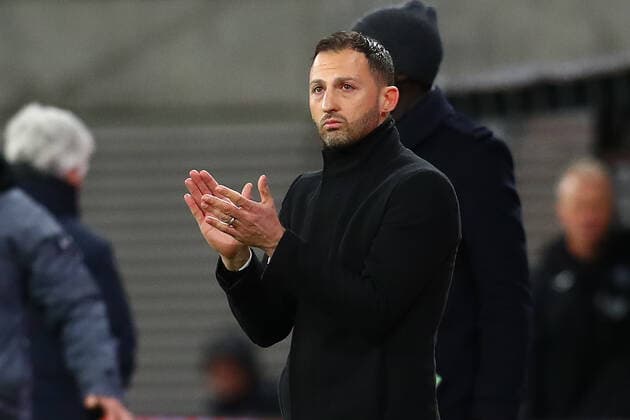 07.04.2022, xtgx, Fussball UEFA European League, RB Leipzig - Atalanta Bergamo emspor, v.l. Domenico Tedesco (Leipzig, Trainer) gibt Anweisungen, gestikuliert mit den Armen, gesticulate, gives instructions (DFL DFB REGULATIONS PROHIBIT ANY USE OF PHOTOGRAPHS as IMAGE SEQUENCES and or QUASI-VIDEO) Leipzig