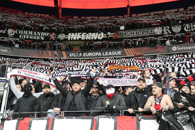 Fans von Eintracht Frankfurt feiern - Frankfurt 07.04.2022: Eintracht Frankfurt vs. FC Barcelona, Barca UEFA Europa League, Viertelfinale, Hinspiel
