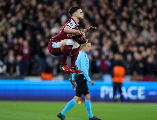 Sport Bilder des Tages Mandatory Credit: Photo by Simon Dael Shutterstock (12885077af) Declan Rice of West Ham United West Ham United v Olympique Lyonnais, UEFA Europa League, Quarter Final, First Leg, Football, The London Stadium, London, UK - 07 Apr 2022 EDITORIAL USE ONLY No use with unauthorised audio, video, data, fixture lists, club league logos or live services. Online in-match use limited to 120 images, no video emulation. No use in betting, games or single club league player publications. West Ham United v Olympique Lyonnais, UEFA Europa League, Quarter Final, First Leg, Football, The London Stadium, London, UK - 07 Apr 2022 EDITORIAL USE ONLY No use with unauthorised audio, video, data, fixture lists, club league logos or live services. Online in-match use limited to 120 images, no video emulation. No use in betting, games or single club league player publications. Copyright: xSimonxDael Shutterstockx 12885077af