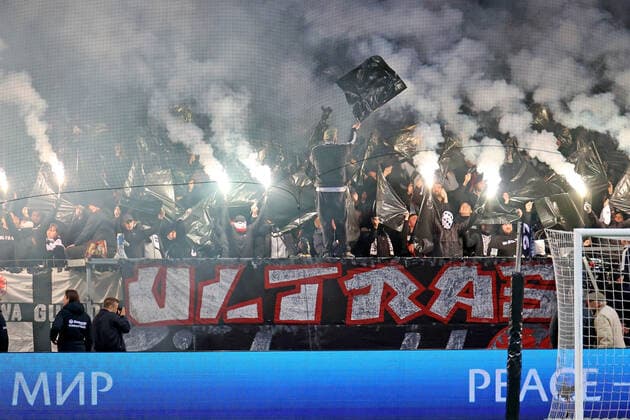 Frankfurt, Deutschland 07. April 2022: Europa League - 2021 2022 - Eintracht Frankfurt vs. FC Barcelona, Barca Choreo der Eintracht Fankurve mit Ultras Fahne Deutsche Bank Park Hessen Copyright: xFotostandx xRacochax