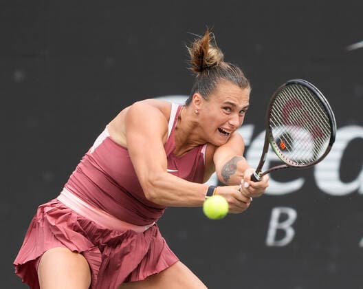 April 7, 2022: Charleston, South Carolina, USA: Aryna Sabalenka (BLR) loses to Amanda Anisimova (USA), 3-6, 6-4, 6-3 at the CreditOne Charleston Open being played at Family Circle Tennis Center. Charleston USA - ZUMAc04_ 20220407_zaf_c04_017 Copyright: xLesliexBillmanx