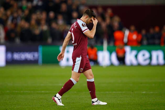 West Ham United v Olympique Lyonnais UEFA Europa League Aaron Cresswell of West Ham United is sent off by Referee Felix Zwayer during the UEFA Europa League Quarter-Final First Leg match at the London Stadium, Stratford Content Not Available For UK Newspapers Copyright: xPaulxChestertonx FIL-16768-0007 UK Newspapers OUT
