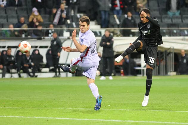 Eintracht Frankfurt - FC Barcelona, Barca UEFA Europa League Tor für Frankfurt zum 1:0 durch Ansgar Knauff (Eintracht Frankfurt, 36). Viertelfinal-Hinspiel der UEFA Europa League zwischen Eintracht Frankfurt und dem FC Barcelona am 7. April 2022 im Deutsche Bank Park in Frankfurt am Main., Frankfurt am Main Hessen Deutschland Deutsche Bank Park