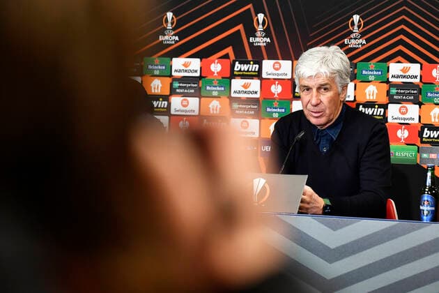 Fußball UEFA Europa League, Viertelfinale, Hinspiel Saison 2021 2022, RB Leipzig vs. Atalanta Bergamo (07.04.2022) 1:1 (0:1) Gian Piero Gasperini (Trainer Bergamo) auf der Pressekonferenz nach dem Spiel RB Leipzig gegen Bergamo (07.04.2022) Leipzig Sachsen Deutschland Red Bull Arena
