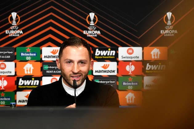Fußball UEFA Europa League, Viertelfinale, Hinspiel Saison 2021 2022, RB Leipzig vs. Atalanta Bergamo (07.04.2022) 1:1 (0:1) Domenico Tedesco (Trainer RB Leipzig) auf der Pressekonferenz nach dem Spiel RB Leipzig gegen Bergamo (07.04.2022) Leipzig Sachsen Deutschland Red Bull Arena