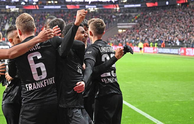 07.04.2022, xjhx, Fussball UEFA Europa League, Eintracht Frankfurt - FC Barcelona, Barca emspor, v.l. Torjubel nach dem Tor zum celebrating the goal celebrate 1:0 durch Ansgar Knauff (Eintracht Frankfurt) (DFL DFB REGULATIONS PROHIBIT ANY USE OF PHOTOGRAPHS as IMAGE SEQUENCES and or QUASI-VIDEO) Frankfurt am Main