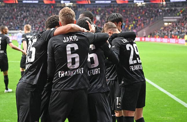07.04.2022, xjhx, Fussball UEFA Europa League, Eintracht Frankfurt - FC Barcelona, Barca emspor, v.l. Torjubel nach dem Tor zum celebrating the goal celebrate 1:0 durch Ansgar Knauff (Eintracht Frankfurt) (DFL DFB REGULATIONS PROHIBIT ANY USE OF PHOTOGRAPHS as IMAGE SEQUENCES and or QUASI-VIDEO) Frankfurt am Main