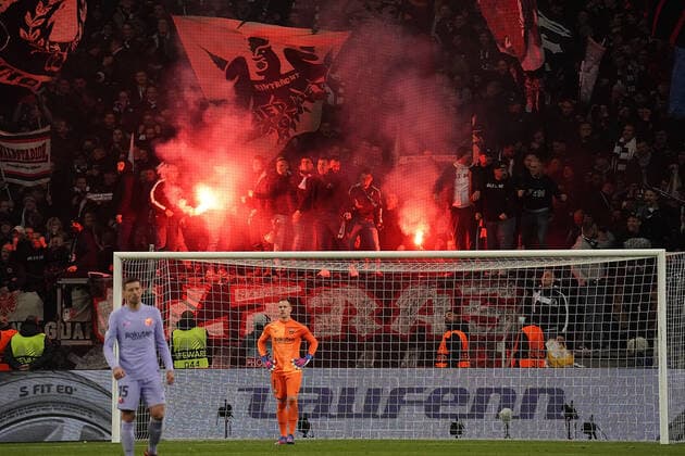 Germany, Frankfurt, 07.04.2022, Deutsche Bank Park, Eintracht Frankfurt v FC Barcelona, Barca - UEFA Champions League - Viertelfinale, Bengalische Feuer im Entrachtblock. - (Photo EU-Images) Frankfurt Deutsche Bank Park Hessen Deutschland
