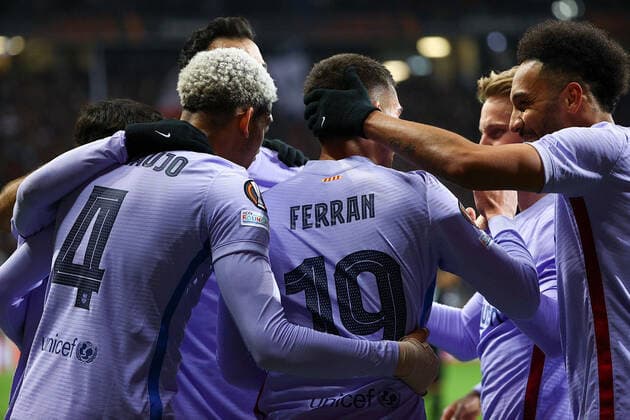 Frankfurt am Main, 07.04.2022 xjfx Fussball UEFA Europa League, Eintracht Frankfurt - FC Barcelona, Barca emspor, emonline, v.l., Ferran Torres (FC Barcelona) und Mitspieler Torjubel, Goal celebration, celebrate the goal Copyright: JoaquimxFerreira