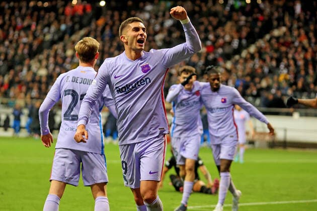 Frankfurt, Deutschland 07. April 2022: Europa League - 2021 2022 - Eintracht Frankfurt vs. FC Barcelona, Barca Torschuetze Ferran Torres (Barca) freut sich ueber sein Tor zum 1:1 Ausgleich. Deutsche Bank Park Hessen Copyright: xFotostandx xRacochax