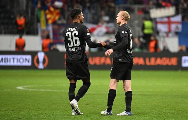 07.04.2022, xjhx, Fussball UEFA Europa League, Eintracht Frankfurt - FC Barcelona, Barca emspor, v.l. Ansgar Knauff (Eintracht Frankfurt) Sebastian Rode (Eintracht Frankfurt) (DFL DFB REGULATIONS PROHIBIT ANY USE OF PHOTOGRAPHS as IMAGE SEQUENCES and or QUASI-VIDEO) Frankfurt am Main