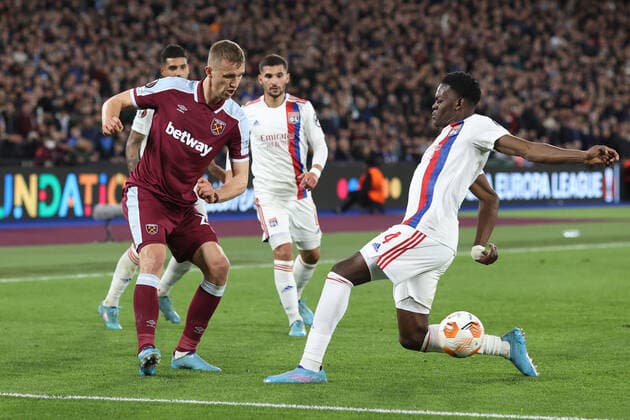 West Ham v Lyon 6 April 2022, London - EUROPA League Football, Quarter-Finals, First Leg - West Ham v Olympique Lyonnais - Tomas Soucek of West Ham puts the ball past Castello Lukeba of Lyon - Photo: Charlotte Wilson Offside. London UK Copyright: xCharlottexWilsonx xOffsidexOffside