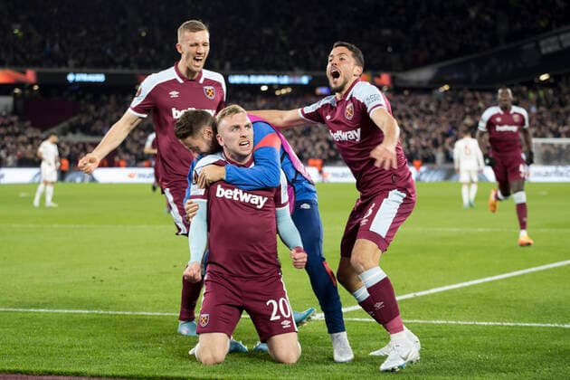 Sport Bilder des Tages West Ham United v Olympique Lyonnais - UEFA Europa League Jarrod Bowen of West Ham celebrates after scoring during the UEFA Europa League Quarter Final match between West Ham United and Olympique Lyonnais at the London Stadium, Stratford on Thursday 7th April 2022. London Greater London United Kingdom  Copyright: xMIxNewsx originalFilename:fletcher-westhamu220407_npRVB.jpg