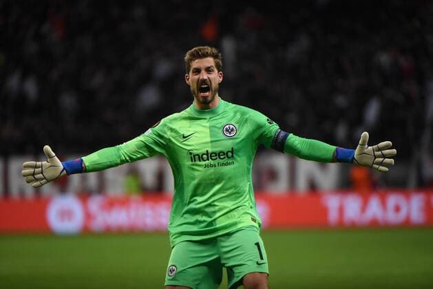 Sport Themen der Woche KW14 Sport Bilder des Tages 07.04.2022 Frankfurt am Main, Deutsche Bank Park Fussball, UEFA Europa League Viertelfinale Eintracht Frankfurt - FC Barcelona, Barca Ansgar Knauff (36, Eintracht Frankfurt) erzielt das Tor zum 1:0 und Torwart Kevin Trapp ( 1, Eintracht Frankfurt) jubelt emspor, DFL regulations prohibit any use of photographs as image sequences and or quasi-video *** 07 04 2022 Frankfurt am Main, Deutsche Bank Park football, UEFA Europa League quarterfinals Eintracht Frankfurt FC Barcelona Ansgar Knauff 36, Eintracht Frankfurt scores the goal to 1 0 and goalkeeper Kevin Trapp 1, Eintracht Frankfurt cheers emspor, DFL regulations prohibit any use of photographs as image sequences and or quasi video