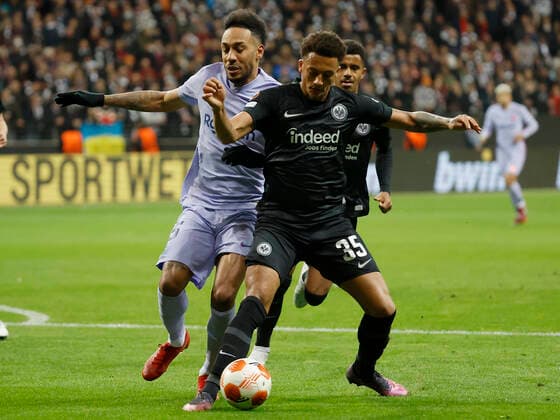 07.04.2022, Fussball, Europa League, Viertelfinale, Eintracht Frankfurt - FC Barcelona, Barca GER, Frankfurt am Main, Deutsche Bank Park Bild: v. li. Pierre-Emerick Aubameyang (FC Barcelona) und Tuta (Eintracht Frankfurt) Copyright: HMBxMedia xHeikoxBecker