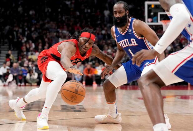 April 7, 2022, TORONTO, ON, CANADA: Toronto Raptors forward Precious Achiuwa (5) chases down a loose ball under pressure from Philadelphia 76ers guard James Harden (1) during first half NBA, Basketball Herren, USA basketball action in Toronto, Thursday, April 7, 2022. Philadelphia 76ers at Toronto Raptors NBA action  - ZUMAc35_ 20220407_zaf_c35_162 Copyright: xFrankxGunnx