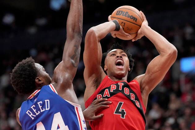 April 7, 2022, TORONTO, ON, CANADA: Toronto Raptors forward Scottie Barnes (4) looks for the shot as Philadelphia 76ers forward Paul Reed (44) defends during first half NBA, Basketball Herren, USA basketball action in Toronto, Thursday, April 7, 2022. Philadelphia 76ers at Toronto Raptors NBA action  - ZUMAc35_ 20220407_zaf_c35_168 Copyright: xFrankxGunnx