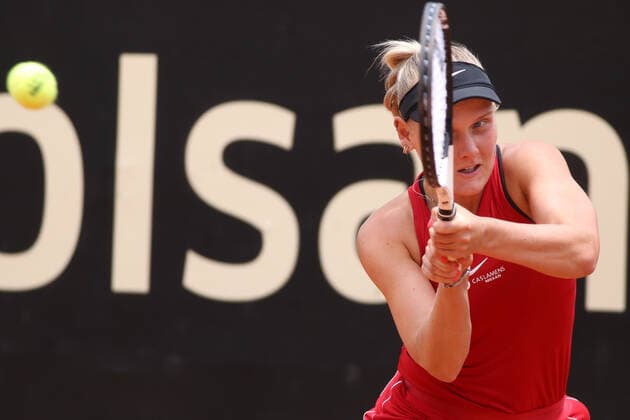 Sport Bilder des Tages April 7, 2022, Bogota, Colombia: Suzan Lamens of Netherlands plays during the match against Irina Bara of Romania at the Copa Colsanitas WTA, Tennis Damen Tournament on April 7, 2022 in Bogota, Colombia. Bogota Colombia - ZUMAh147 20220407_zap_h147_001 Copyright: xDanielxGarzonxHerazox