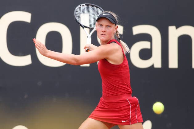 April 7, 2022, Bogota, Colombia: Suzan Lamens of Netherlands plays during the match against Irina Bara of Romania at the Copa Colsanitas WTA, Tennis Damen Tournament on April 7, 2022 in Bogota, Colombia. Bogota Colombia - ZUMAh147 20220407_zap_h147_002 Copyright: xDanielxGarzonxHerazox