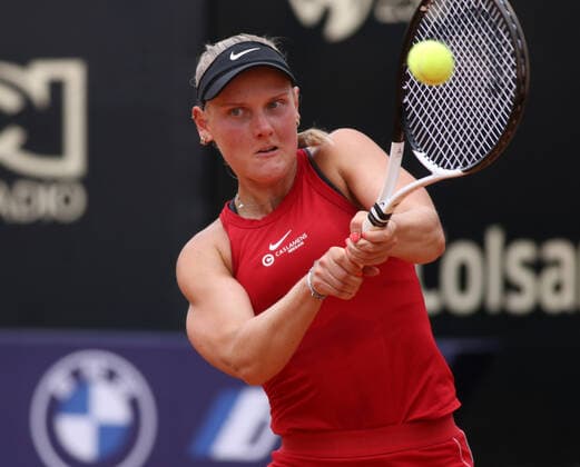 April 7, 2022, Bogota, Colombia: Suzan Lamens of Netherlands plays during the match against Irina Bara of Romania at the Copa Colsanitas WTA, Tennis Damen Tournament on April 7, 2022 in Bogota, Colombia. Bogota Colombia - ZUMAh147 20220407_zap_h147_006 Copyright: xDanielxGarzonxHerazox