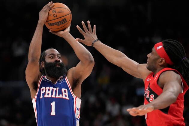 April 7, 2022, TORONTO, ON, CANADA: Philadelphia 76ers guard James Harden (1) looks to make the shot as Toronto Raptors forward Precious Achiuwa (5) defends during second half NBA, Basketball Herren, USA basketball action in Toronto, Thursday, April 7, 2022. Philadelphia 76ers at Toronto Raptors NBA action  - ZUMAc35_ 20220407_zaf_c35_206 Copyright: xFrankxGunnx