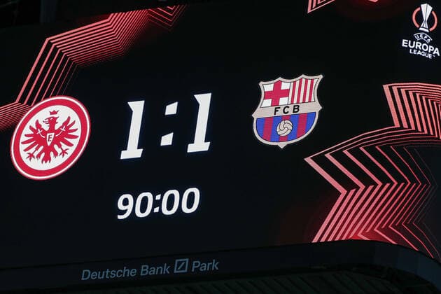 Fußball - Europa League - Viertelfinale Eintracht Frankfurt - FC Barcelona, Barca am 07.04.2022 im Deutsche Bank Park in Frankfurt Anzeigetafel Videowürfel mit dem Endstand 1:1