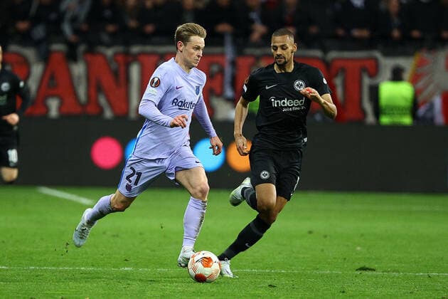 Frankfurt am Main, 07.04.2022 xjfx Fussball UEFA Europa League, Eintracht Frankfurt - FC Barcelona, Barca emspor, emonline, v.l., Frankie de Jong (FC Barcelona), Djibril Sow (Eintracht Frankfurt) Copyright: JoaquimxFerreira