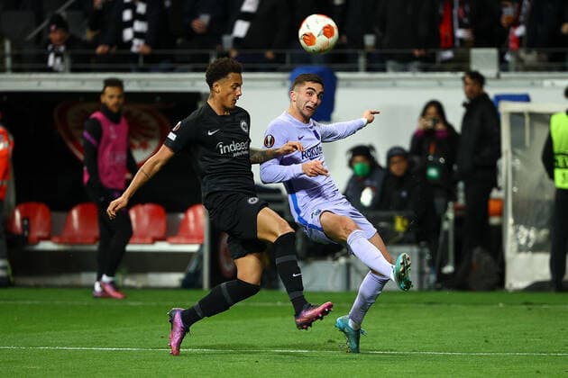 Frankfurt am Main, 07.04.2022 xjfx Fussball UEFA Europa League, Eintracht Frankfurt - FC Barcelona, Barca emspor, emonline, v.l., Lucas Silva Melo (TUTA) (Eintracht Frankfurt), Ferran Torres (FC Barcelona), Zweikampf, Action, Aktion, Battles for the Ball Copyright: JoaquimxFerreira