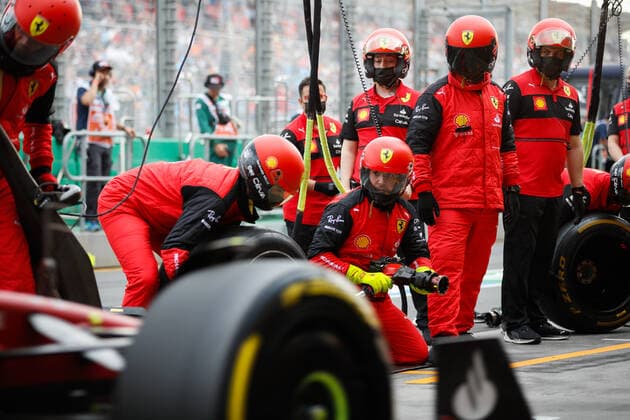 Scuderia Ferrari, ambiance mechanic, mecanicien during the Formula 1 Heineken Australian Grand Prix 2022, 3rd round of the 2022 FIA Formula One World Championship, WM, Weltmeisterschaft on the Albert Park Circuit, from April 8 to 10, 2022 in Melbourne, Australia - F1 - AUSTRALIAN GRAND PRIX 2022 DPPI Panoramic  00122008__V2_8174