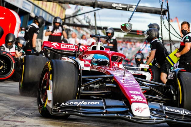 77 BOTTAS Valtteri (fin), Alfa Romeo F1 Team ORLEN C42, action during the Formula 1 Heineken Australian Grand Prix 2022, 3rd round of the 2022 FIA Formula One World Championship, WM, Weltmeisterschaft on the Albert Park Circuit, from April 8 to 10, 2022 in Melbourne, Australia - F1 - AUSTRALIAN GRAND PRIX 2022 DPPI Panoramic  00122008__V2_8403