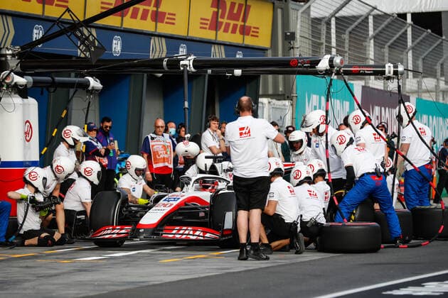 20 MAGNUSSEN Kevin (dnk), Haas F1 Team VF-22 Ferrari, action pitlane, during the Formula 1 Heineken Australian Grand Prix 2022, 3rd round of the 2022 FIA Formula One World Championship, WM, Weltmeisterschaft on the Albert Park Circuit, from April 8 to 10, 2022 in Melbourne, Australia - F1 - AUSTRALIAN GRAND PRIX 2022 DPPI Panoramic  00122008__V2_8349