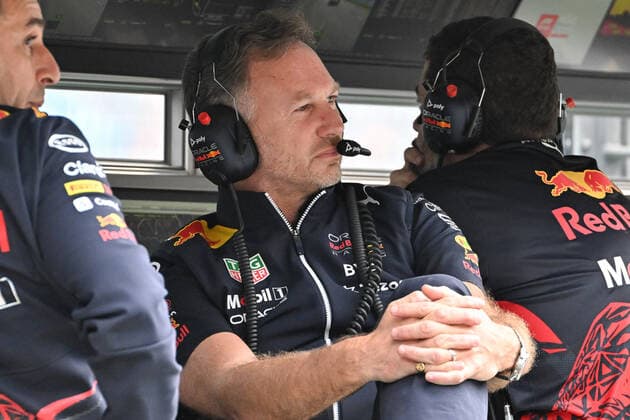 April 8, 2022, Melbourne, Australia: Christian Horner from the Oracle Red Bull Racing team watches his team during practice session two at the 2022 Australian Formula One Grand Prix at Albert Park, Melbourne, Australia. Melbourne Australia - ZUMAl303 20220408_zaf_l303_036 Copyright: xSydneyxLowx