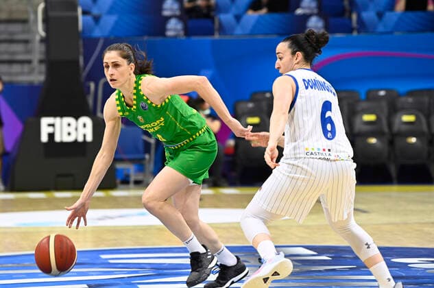 Silvia Dominguez (6) of Perfumerias Avenida and Zsofia Fegyverneky (4) of Sopron Basket during the FIBA EuroLeague Women Semi Final match between Perfumerias Avenida and Sopron Basket at Ulker Sports Arena in Istanbul, Turkey , on April 8, 2022 . ( Photo : Seskimphoto ) 