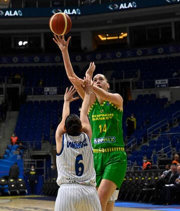 Silvia Dominguez (6) of Perfumerias Avenida and Bernadett Hatar (14) of Sopron Basket during the FIBA EuroLeague Women Semi Final match between Perfumerias Avenida and Sopron Basket at Ulker Sports Arena in Istanbul, Turkey , on April 8, 2022 . ( Photo : Seskimphoto ) 