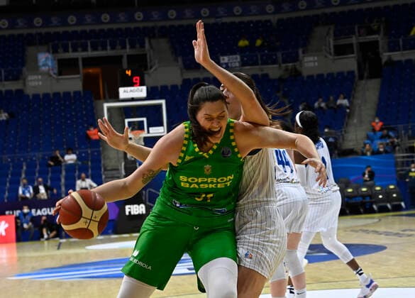 Maria Emmanouela Fasoula of Perfumerias Avenida and Stefanie Dolson (31) of Sopron Basket during the FIBA EuroLeague Women Semi Final match between Perfumerias Avenida and Sopron Basket at Ulker Sports Arena in Istanbul, Turkey , on April 8, 2022 . ( Photo : Seskimphoto ) 