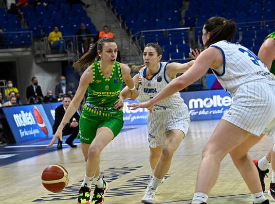 Leonor Rodriguez of Perfumerias Avenida and Nevena Javanovic (9) of Sopron Basket during the FIBA EuroLeague Women Semi Final match between Perfumerias Avenida and Sopron Basket at Ulker Sports Arena in Istanbul, Turkey , on April 8, 2022 . ( Photo : Seskimphoto ) 