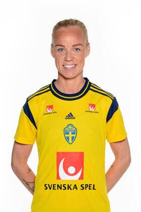 220405 Caroline Seger under en porträttfotografering med det svenska damlandslaget i fotboll den 5 april 2022 i Göteborg. Copyright: CARLxSANDIN BB220405CS085