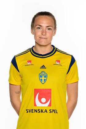 220405 Magdalena Eriksson under en porträttfotografering med det svenska damlandslaget i fotboll den 5 april 2022 i Göteborg. Copyright: CARLxSANDIN BB220405CS086