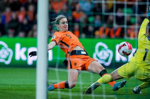 GRONINGEN - (lr) Vivianne Miedema of the Netherlands scores the 1-0 during the Women s World Cup Qualifying match between the Netherlands and Cyprus at the Euroborg stadium on April 8, 2022 in Groningen, Netherlands. ANP COR LASKER FIFA Women™s World Cup 2023 Qualifiers 2021 2022 xVIxANPxSportx xxANPxIVx