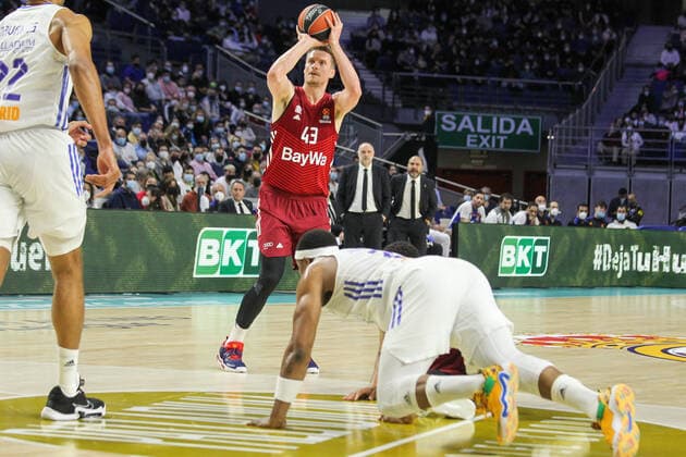 April 8, 2022, MADRID, MADRID, SPAIN: Leon Radosevic of FC Bayern Munchen in action during Turkish Airlines Euroleague basketball match between Real Madrid and of FC Bayern Munchen at Wizink Center on April 08, 2022 in Madrid, Spain. MADRID SPAIN - ZUMAa181 20220408_zaa_a181_016 Copyright: xIrinaxR.xHipolitox