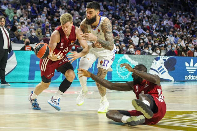 April 8, 2022, MADRID, MADRID, SPAIN: Ognjen Jaramaz of FC Bayern Munchen, Vicent Poirier of Real Madrid and Othello Hunter of FC Bayern Munchen in action during Turkish Airlines Euroleague basketball match between Real Madrid and of FC Bayern Munchen at Wizink Center on April 08, 2022 in Madrid, Spain. MADRID SPAIN - ZUMAa181 20220408_zaa_a181_061 Copyright: xIrinaxR.xHipolitox