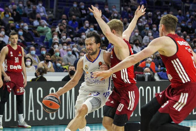 April 8, 2022, MADRID, MADRID, SPAIN: Sergio Llull Melia of Real Madrid and Ognjen Jaramaz of FC Bayern Munchen in action during Turkish Airlines Euroleague basketball match between Real Madrid and of FC Bayern Munchen at Wizink Center on April 08, 2022 in Madrid, Spain. MADRID SPAIN - ZUMAa181 20220408_zaa_a181_067 Copyright: xIrinaxR.xHipolitox