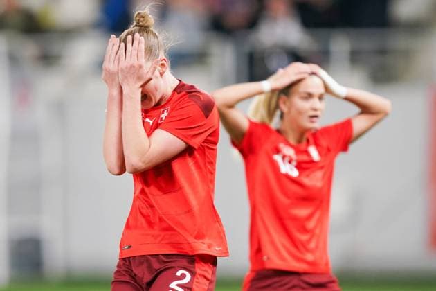Sport Themen der Woche KW14 Sport Bilder des Tages Bucharest, Romania, April 8th 2022: Julia Stierli (2 Switzerland) and Riola Xhemaili (18 Switzerland) react to their missed chance during the Womens World Cup Qualifier football match between Romania and Switzerland at Stadum Stadionul Arcul de Triumf in Bucharest, Romania. Daniela Porcelli SPP Romania v Switzerland - World Cup Qualifier - Stadionul Arcul de Triumf 