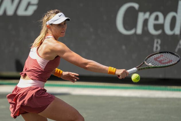 April 8, 2022: Paula Badosa (USA) loses to Belinda Bencic (SUI), 2-6, 7-6, 6-4 at the CreditOne Charleston Open being played at Family Circle Tennis Center in Charleston, South Carolina, {USA} Tennisclix CSM Charleston USA - ZUMAc04_ 20220408_zaf_c04_067 Copyright: xLesliexBillmanx