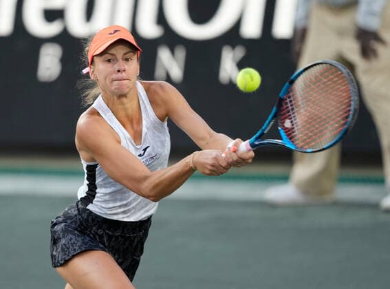 April 8, 2022: Magda Linette (POL) loses to Ekaterina Alexandrova (RUS), 6-0, 6-2 at the CreditOne Charleston Open being played at Family Circle Tennis Center in Charleston, South Carolina, {USA} Tennisclix CSM Charleston USA - ZUMAc04_ 20220408_zaf_c04_116 Copyright: xLesliexBillmanx