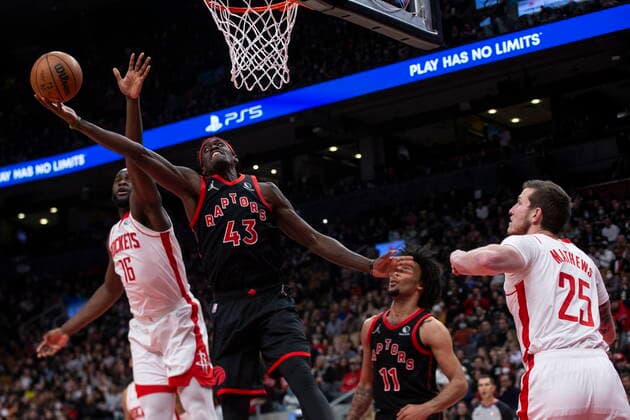 April 8, 2022, Toronto, ON, CANADA: Toronto Raptors Pascal Siakam (43) takes an offensive rebound in front of Houston Rockets Usman Garuba (left) during first half NBA, Basketball Herren, USA basketball action in Toronto on Friday, April 8, 2022. Pascal Siakam; Usman Garuba  - ZUMAc35_ 20220408_zaf_c35_076 Copyright: xChrisxYoungx