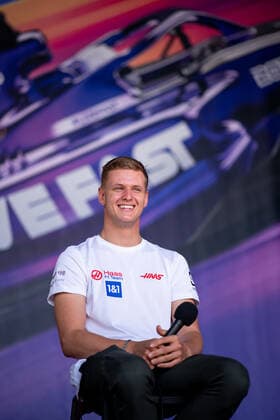 Mick Schumacher (GER, Haas F1 Team 47) beim Fan Zone Onterview, AUS, Formel 1 Grand Prix von Australien, Albert Park Circuit Melbourne, Qualifying Day, 09.04.2022 AUS, Formel 1 Grand Prix von Australien, Albert Park Circuit Melbourne, Qualifying Day, 09.04.2022 Copyright: xEibner Memmlerx EP_MMR