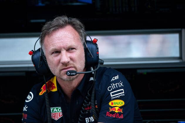 Christian Horner (Oracle Red Bull Racing, Teamchef) beobachtet das Training vom Kommandostand an der Boxenmauer, AUS, Formel 1 Grand Prix von Australien, Albert Park Circuit Melbourne, Qualifying Day, 09.04.2022 AUS, Formel 1 Grand Prix von Australien, Albert Park Circuit Melbourne, Qualifying Day, 09.04.2022 Copyright: xEibner Memmlerx EP_MMR
